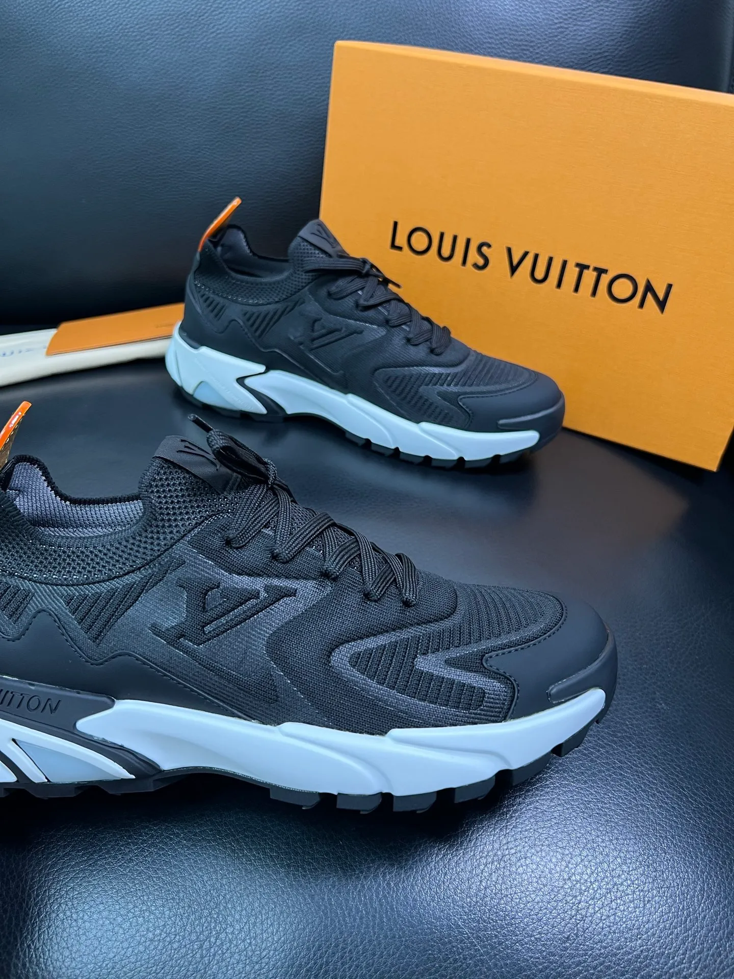 Men's shoes 💰660 Lv top purchasing Louis Vuitton Leather Shoes Counter Synchronization, imported fly woven fabrics from Italy, imported water-dyed cowhide lining, soles: original soles specially provided by the original factory, original factory follow-up orders, high quality, welcome to compare, code number 39-44 (custom-made 45) 85887